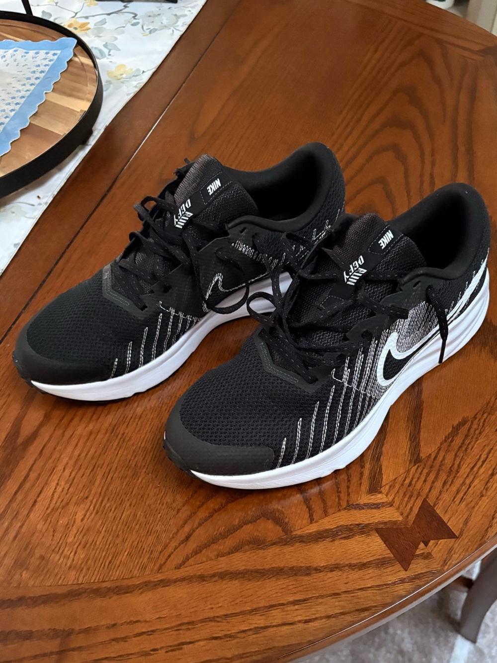 Nike Men’s Black and White Athletic Running Shoes